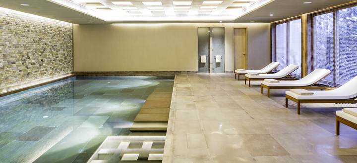 vana-malsi-estate-india-living-spaces-vana-suite-with-abercrombie-kent-wellness-spaces_indoor-pool-d-1
