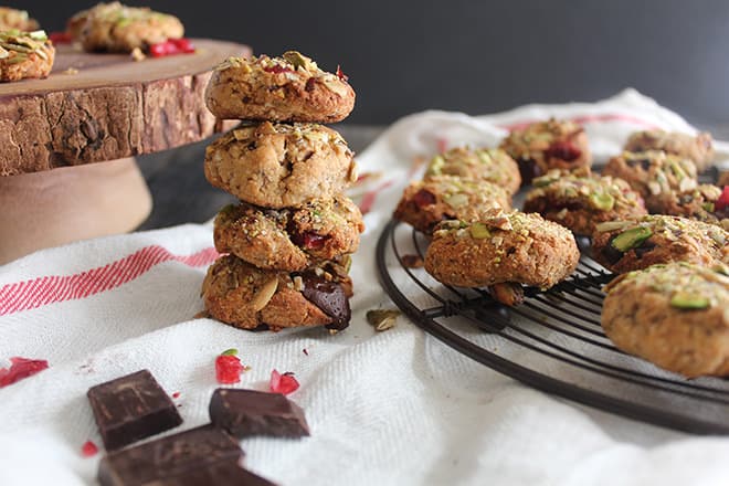 pistachio-crusted-chewy-chocolate-chip-cranberry-cookies7