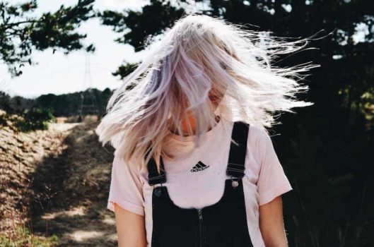 How To Do The Grunge Hair Style Revival - Naturally! - Eluxe Magazine