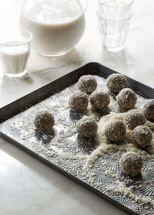25 Vegan Protein Ball Recipes better than cookies
