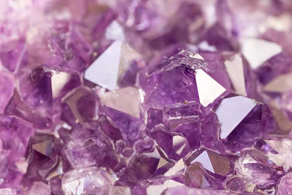 Are 'Ethical' Healing Crystals The 'New Blood Diamonds'? - Eluxe Magazine