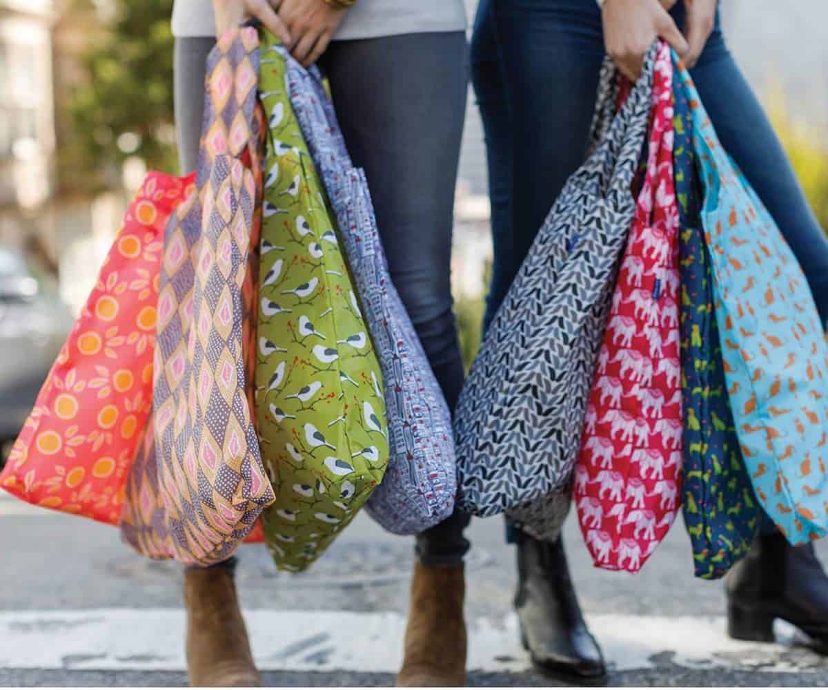 Plastic Bag Alternatives To Take Anywhere - Eluxe Magazine