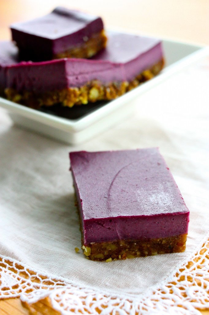 Raw Blackberry Cheesecake Bars