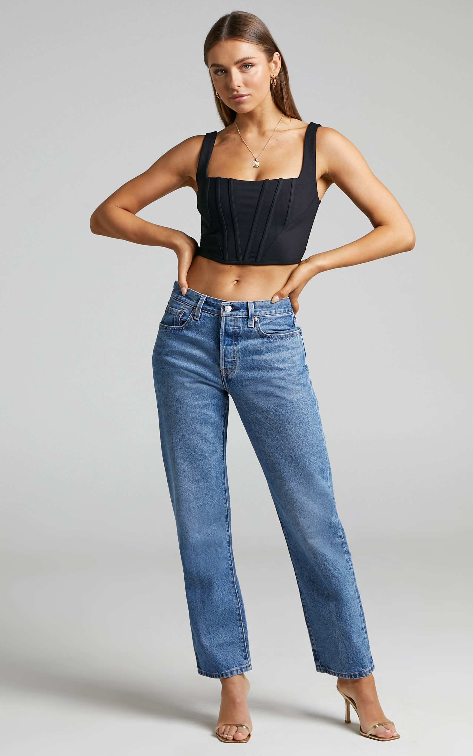 The Most Stylish Ethical Mom Jeans For 2023 - Eluxe Magazine