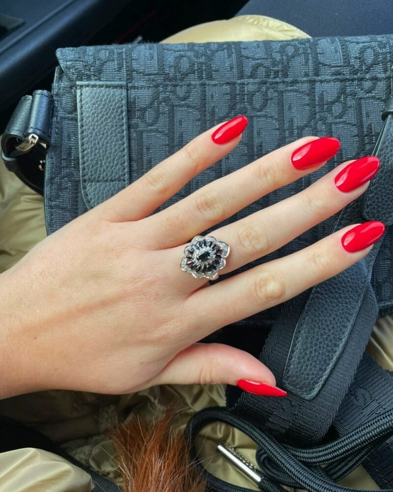 candy red nails